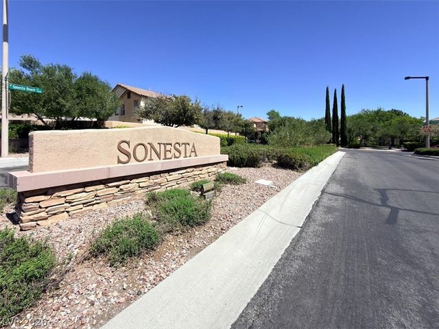 537 Lacabana Beach Drive, Las Vegas, NV 89138