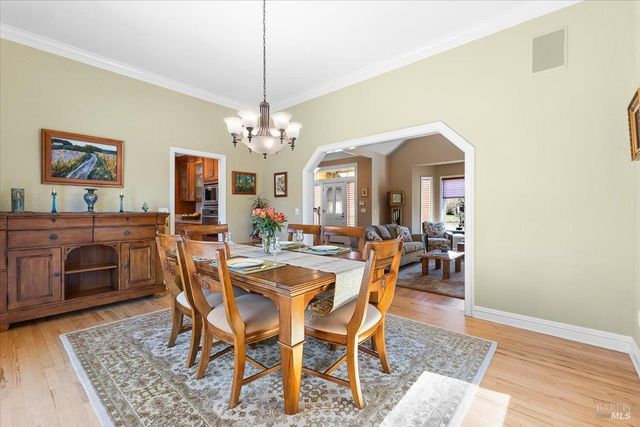 2573 Greenvale Ln, Santa Rosa, CA 95401