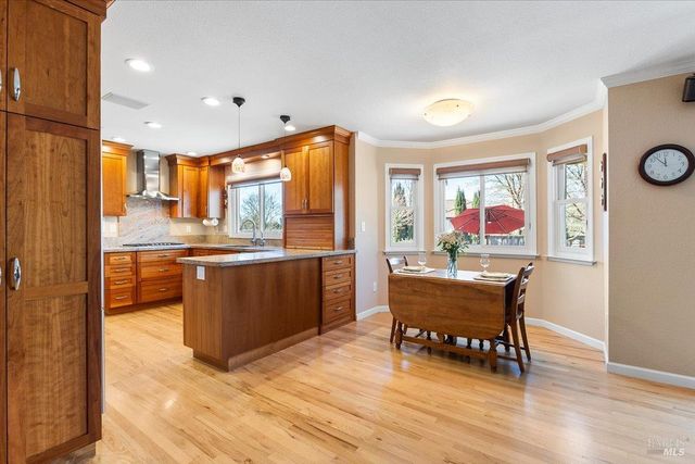 2573 Greenvale Ln, Santa Rosa, CA 95401