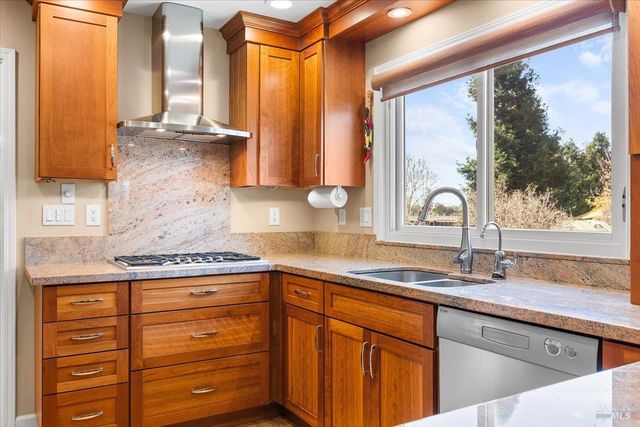 2573 Greenvale Ln, Santa Rosa, CA 95401