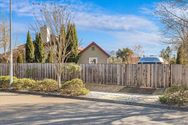 2573 Greenvale Ln, Santa Rosa, CA 95401