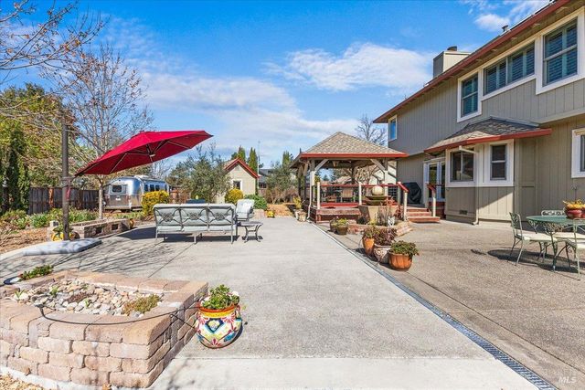 2573 Greenvale Ln, Santa Rosa, CA 95401