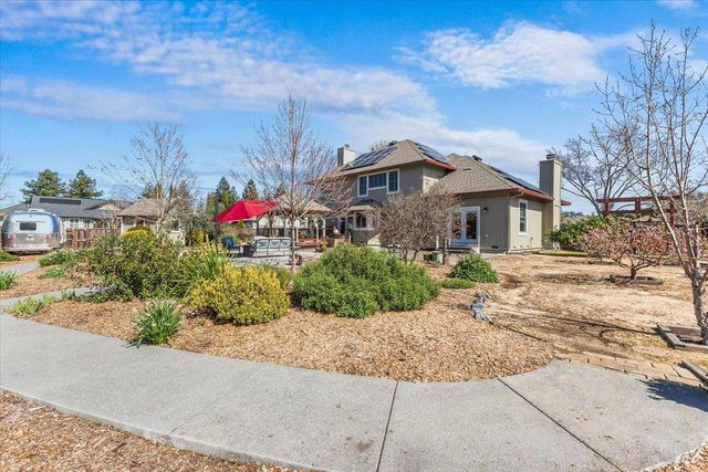 2573 Greenvale Ln, Santa Rosa, CA 95401