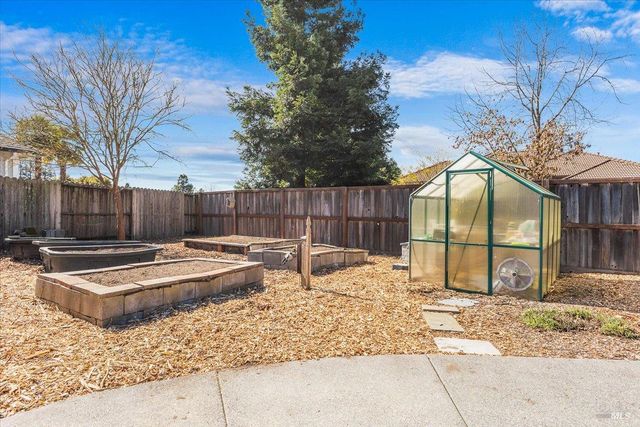 2573 Greenvale Ln, Santa Rosa, CA 95401