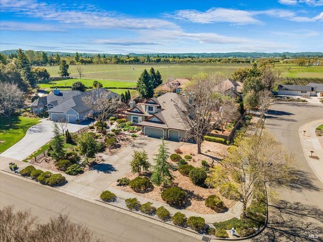 2573 Greenvale Ln, Santa Rosa, CA 95401