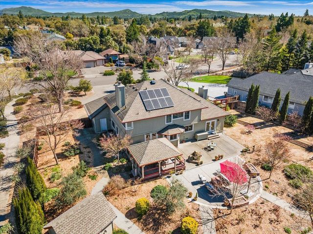 2573 Greenvale Ln, Santa Rosa, CA 95401