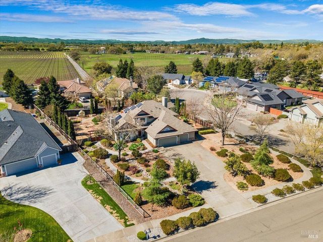 2573 Greenvale Ln, Santa Rosa, CA 95401