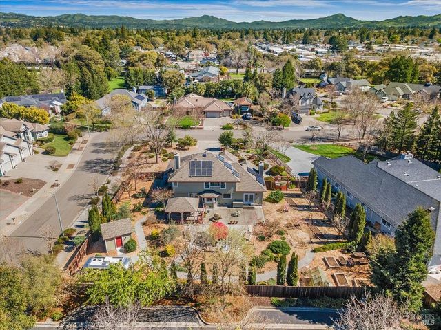 2573 Greenvale Ln, Santa Rosa, CA 95401