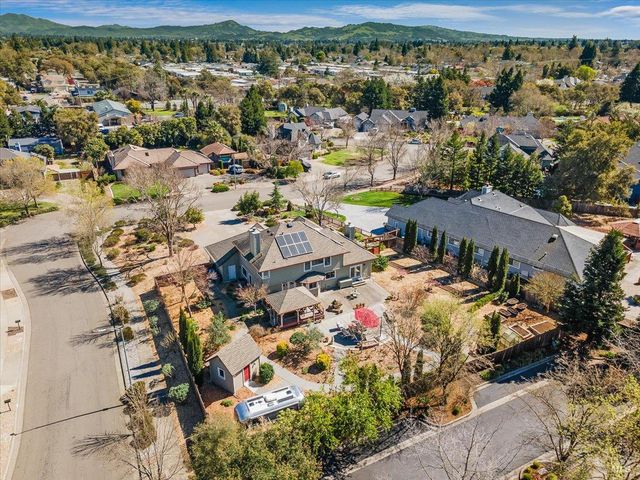 2573 Greenvale Ln, Santa Rosa, CA 95401