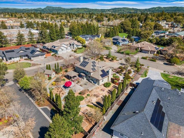 2573 Greenvale Ln, Santa Rosa, CA 95401