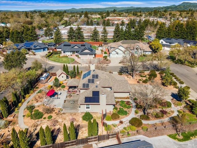 2573 Greenvale Ln, Santa Rosa, CA 95401