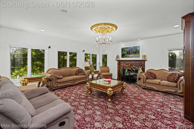 34825 Huntington Court, Farmington Hills, MI 48331