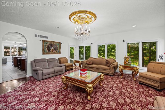 34825 Huntington Court, Farmington Hills, MI 48331