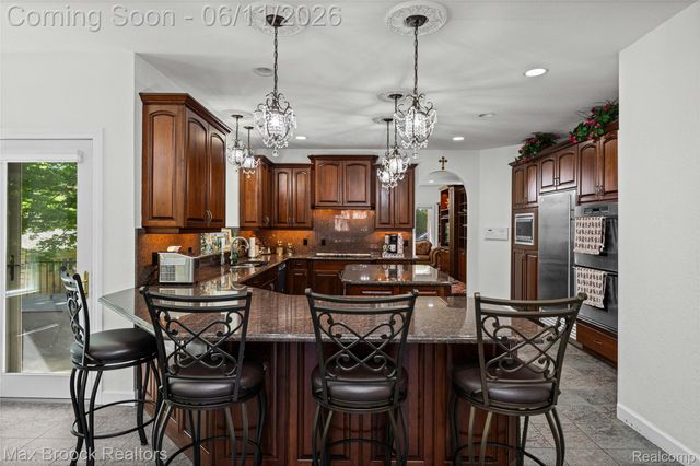 34825 Huntington Court, Farmington Hills, MI 48331