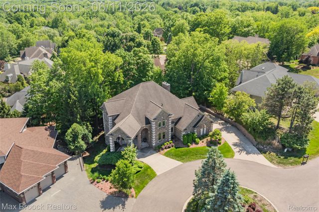 34825 Huntington Court, Farmington Hills, MI 48331