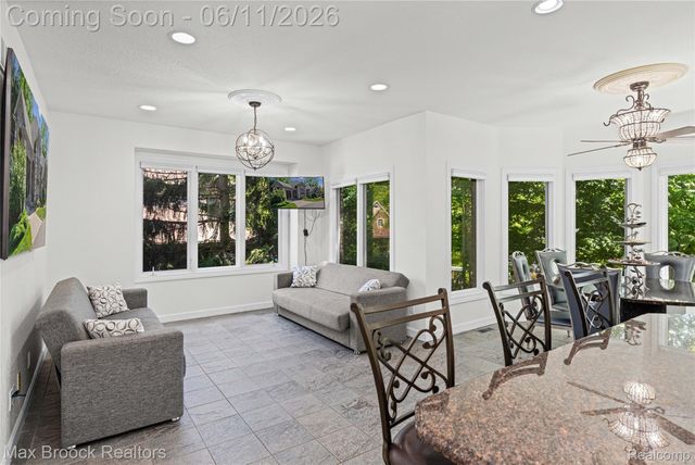 34825 Huntington Court, Farmington Hills, MI 48331
