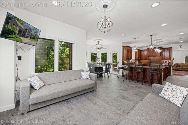 34825 Huntington Court, Farmington Hills, MI 48331