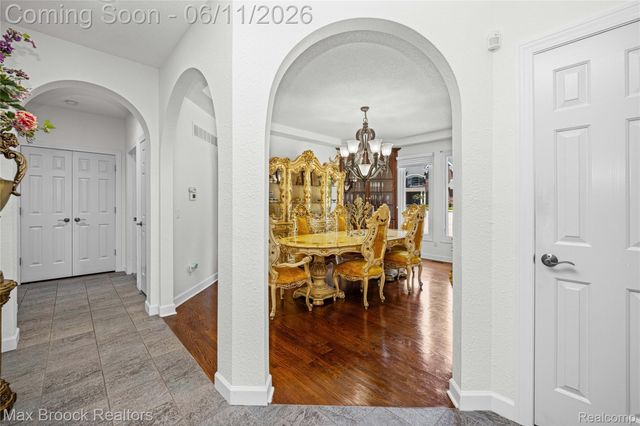 34825 Huntington Court, Farmington Hills, MI 48331