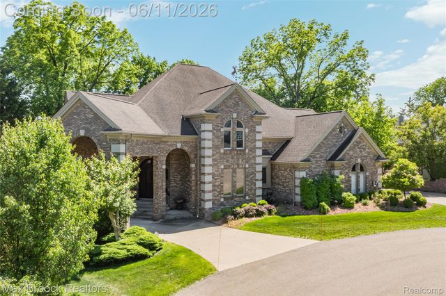 34825 Huntington Court, Farmington Hills, MI 48331