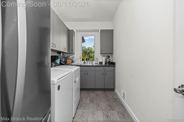 34825 Huntington Court, Farmington Hills, MI 48331