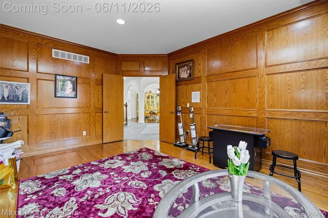 34825 Huntington Court, Farmington Hills, MI 48331