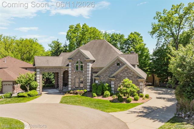 34825 Huntington Court, Farmington Hills, MI 48331