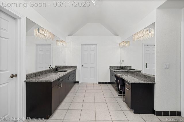 34825 Huntington Court, Farmington Hills, MI 48331