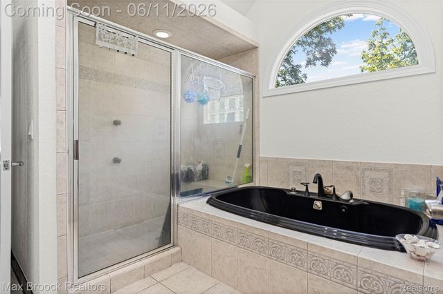 34825 Huntington Court, Farmington Hills, MI 48331