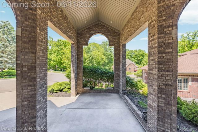 34825 Huntington Court, Farmington Hills, MI 48331