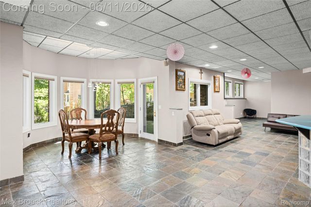 34825 Huntington Court, Farmington Hills, MI 48331