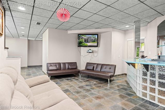 34825 Huntington Court, Farmington Hills, MI 48331