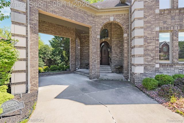 34825 Huntington Court, Farmington Hills, MI 48331