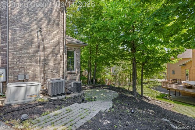 34825 Huntington Court, Farmington Hills, MI 48331