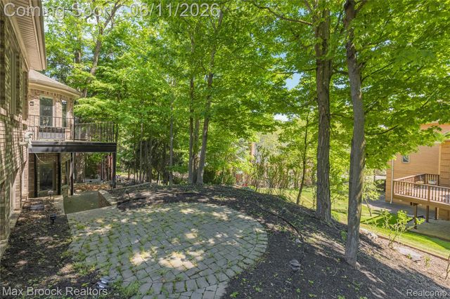 34825 Huntington Court, Farmington Hills, MI 48331