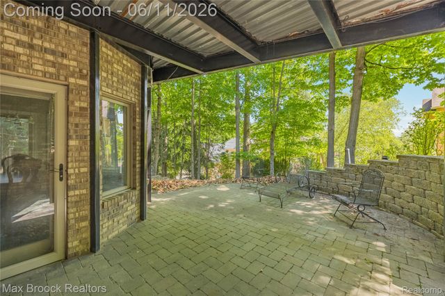 34825 Huntington Court, Farmington Hills, MI 48331