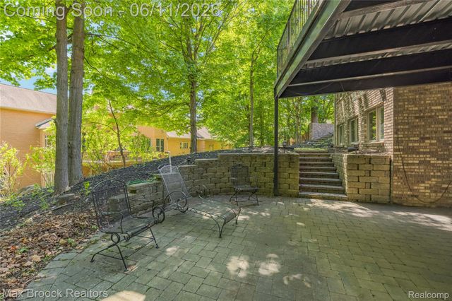 34825 Huntington Court, Farmington Hills, MI 48331