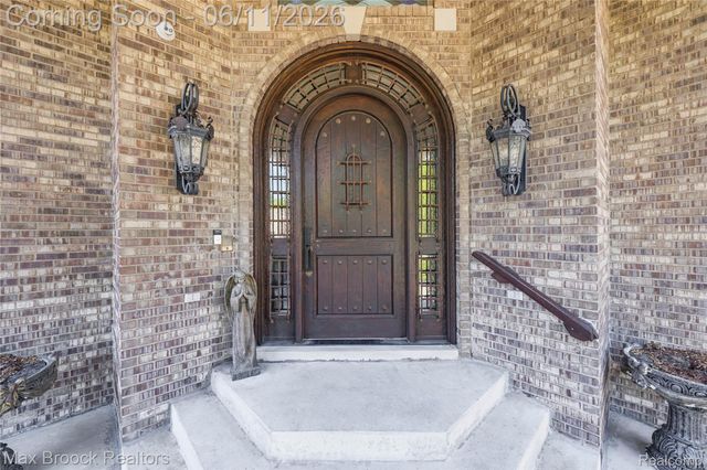 34825 Huntington Court, Farmington Hills, MI 48331