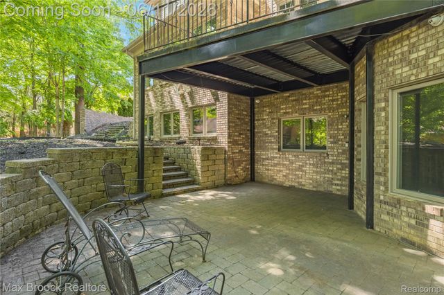 34825 Huntington Court, Farmington Hills, MI 48331