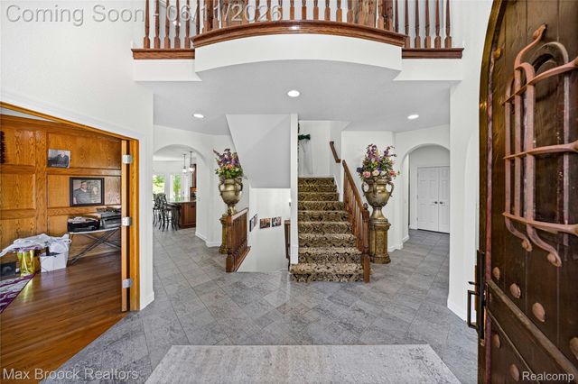 34825 Huntington Court, Farmington Hills, MI 48331