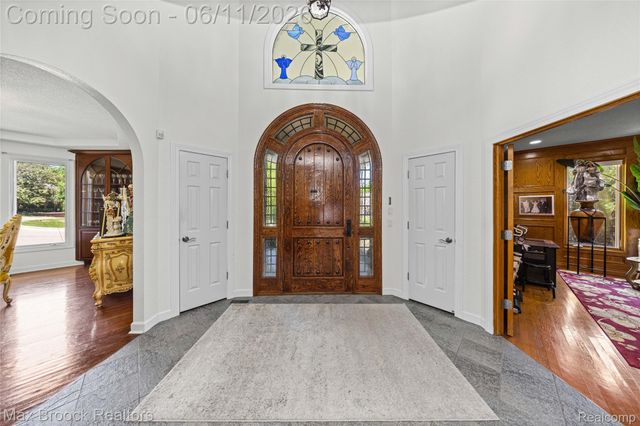 34825 Huntington Court, Farmington Hills, MI 48331
