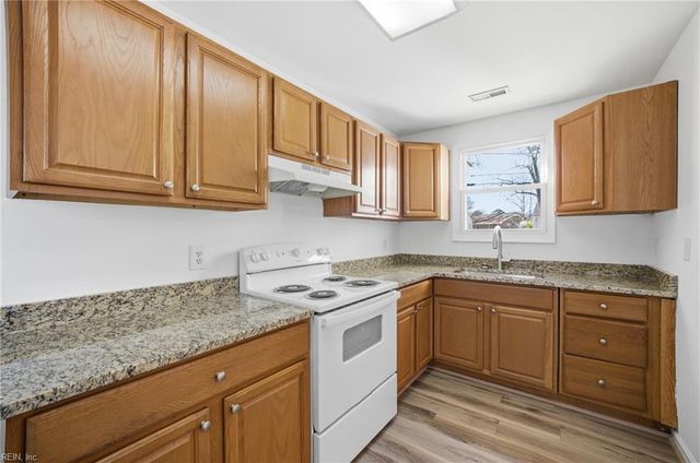 2 Sampson PL, Portsmouth, VA 23702