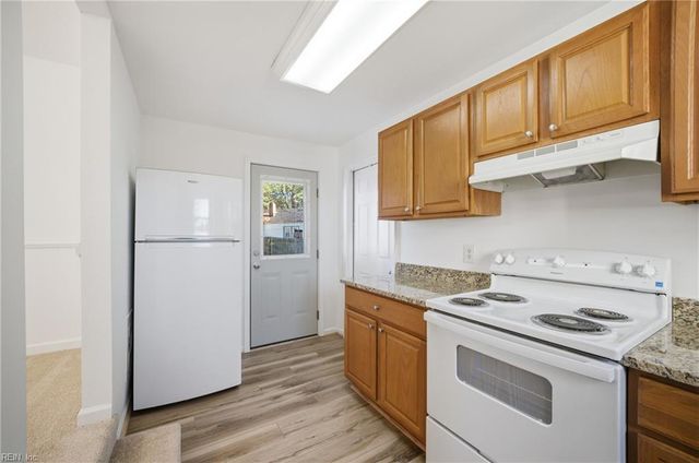 2 Sampson PL, Portsmouth, VA 23702