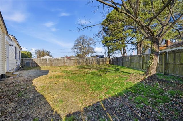 2 Sampson PL, Portsmouth, VA 23702