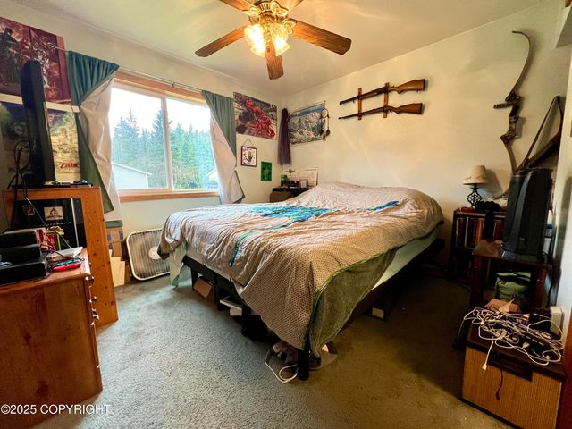 4478 Kanata Deyi Street, Juneau, AK 99801