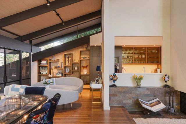 1534 Santiago, Newport Beach, CA 92660