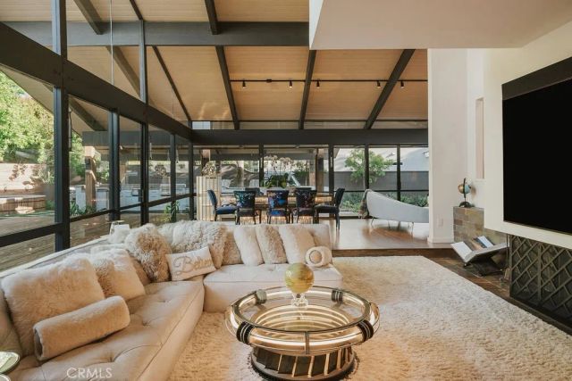 1534 Santiago, Newport Beach, CA 92660