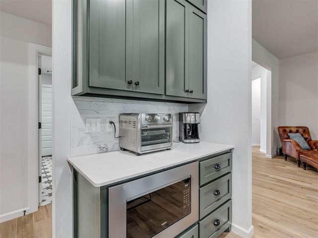 2424 Creekview Trail, Moore, OK 73160