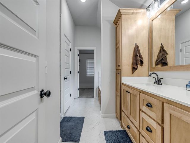 2424 Creekview Trail, Moore, OK 73160