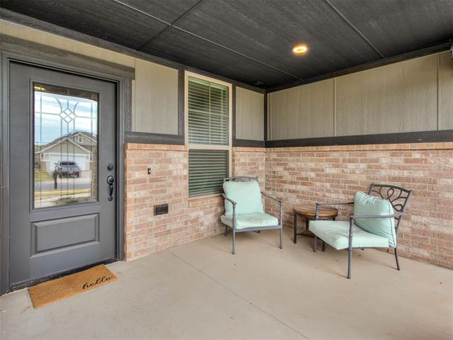 2424 Creekview Trail, Moore, OK 73160