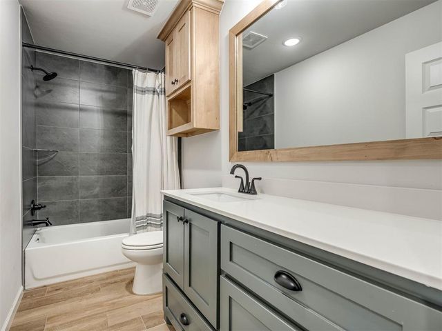 2424 Creekview Trail, Moore, OK 73160